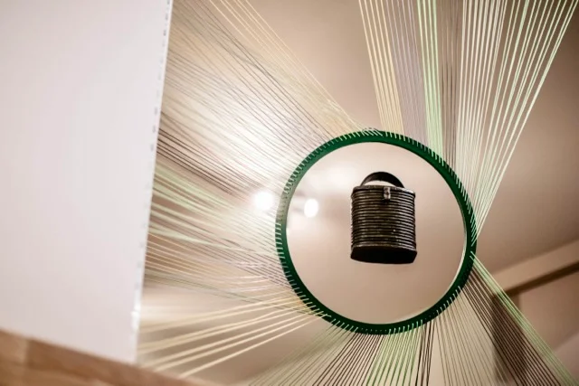 Installation Iris Noble — Fils Tendus