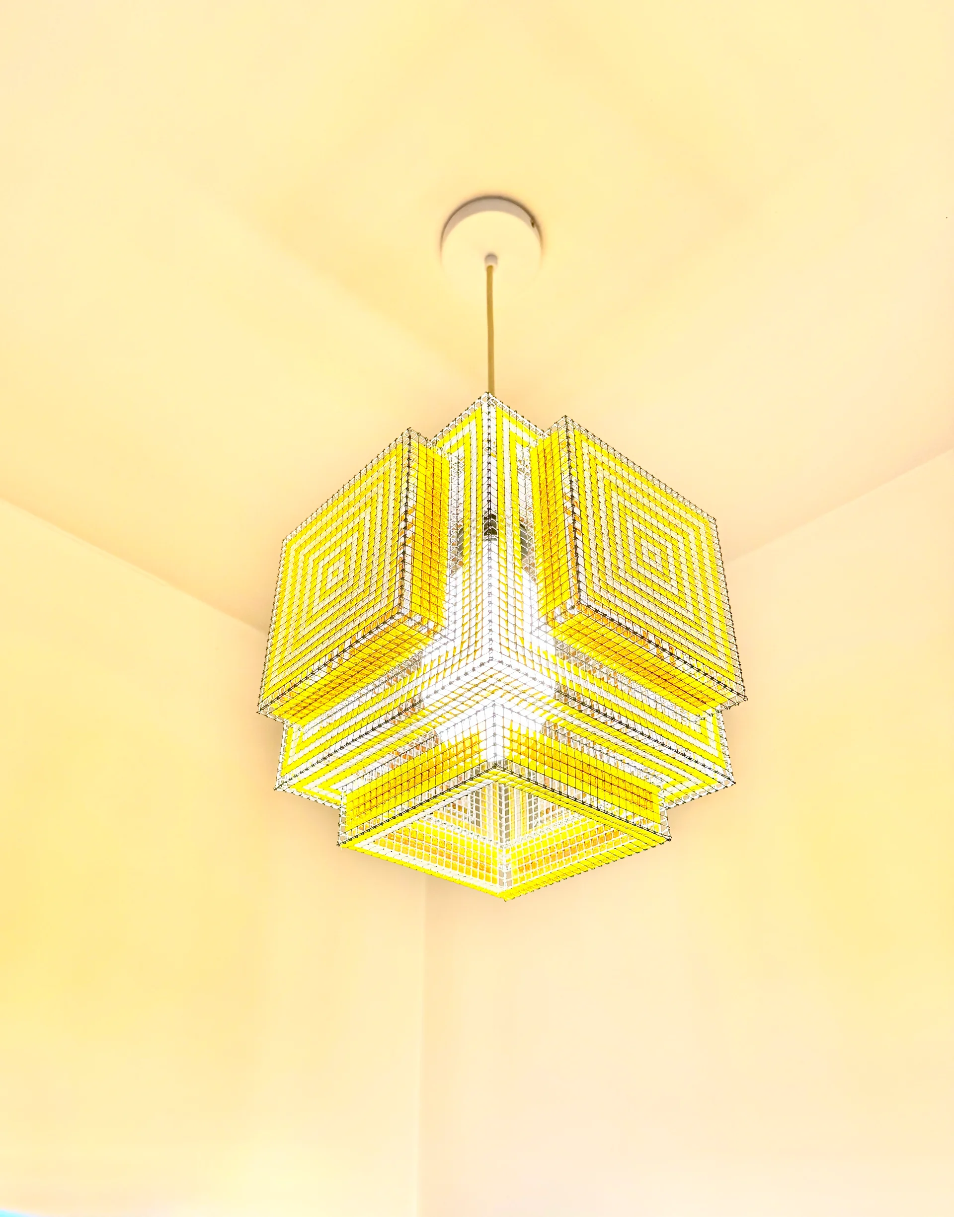 La Ruche — Suspension